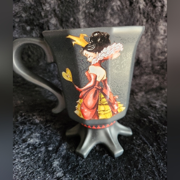 Disney designer villains queen of hearts mug - Picture 2 of 5